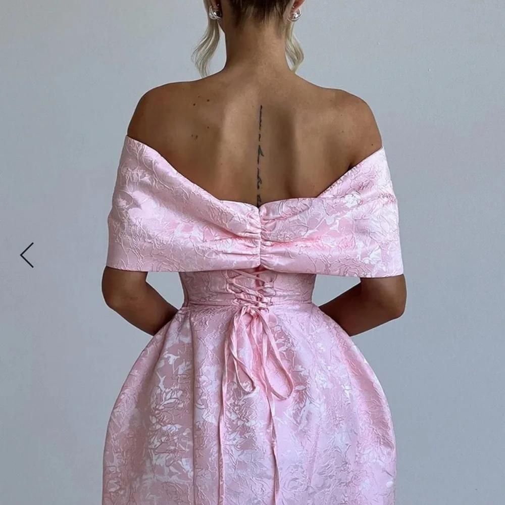 Chic Strapless Pink Dress with Bow - Picture 2 of 3